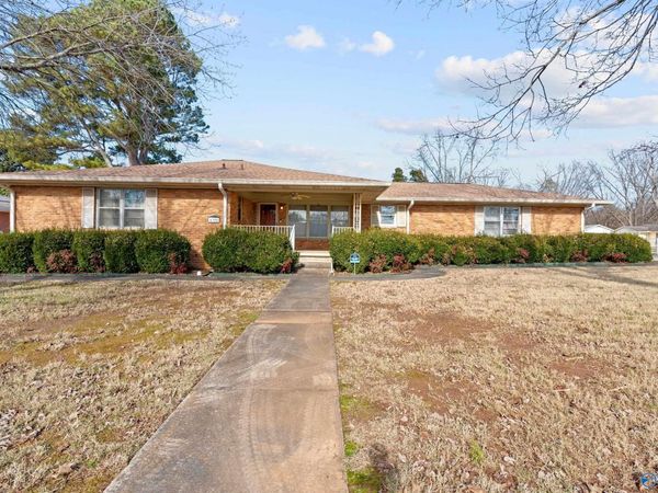 4300 Clayrest Drive NW, Huntsville, AL 35816