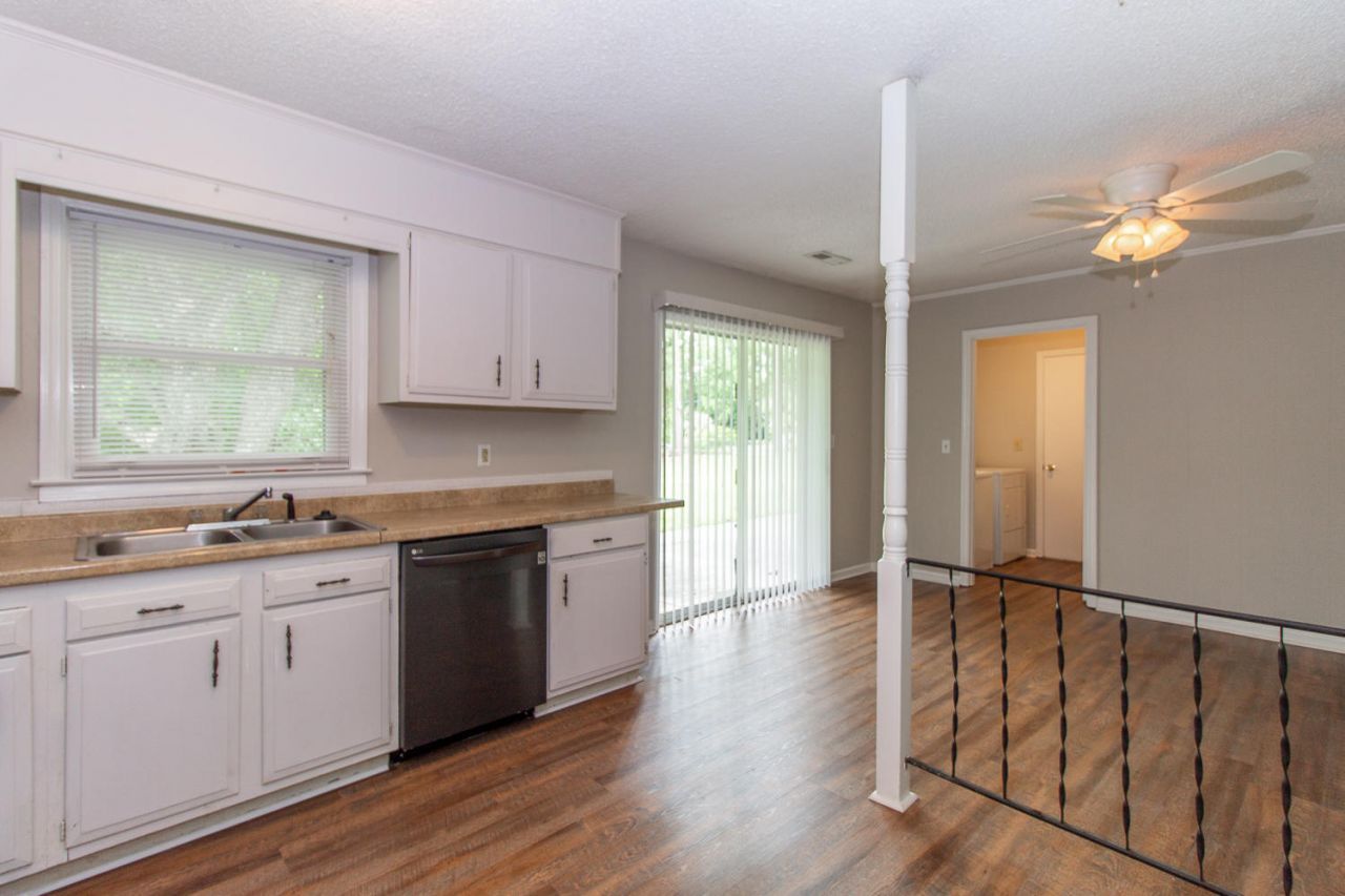 212 Farmhill Drive Photo 4