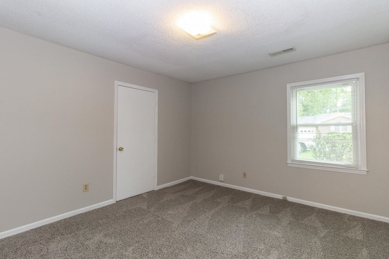 212 Farmhill Drive Photo 9