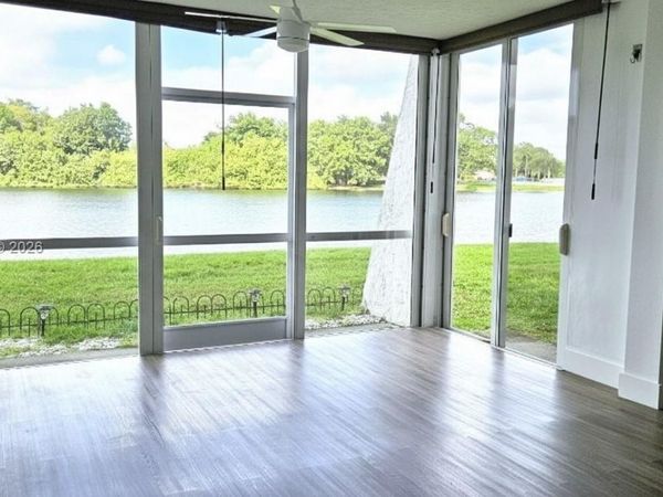 9450 Poinciana Pl, Unit 103, Davie, FL 33324