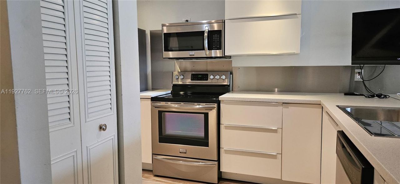 9450 Poinciana Pl, Unit 103, Davie, FL 33324 Photo