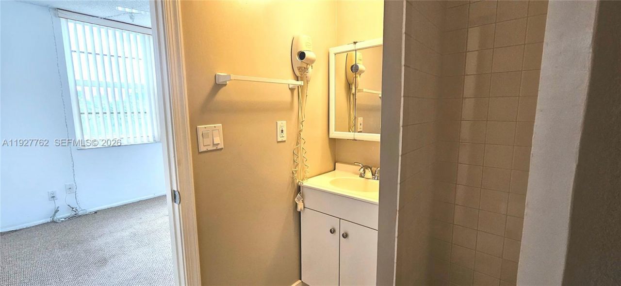 9450 Poinciana Pl, Unit 103, Davie, FL 33324 Photo