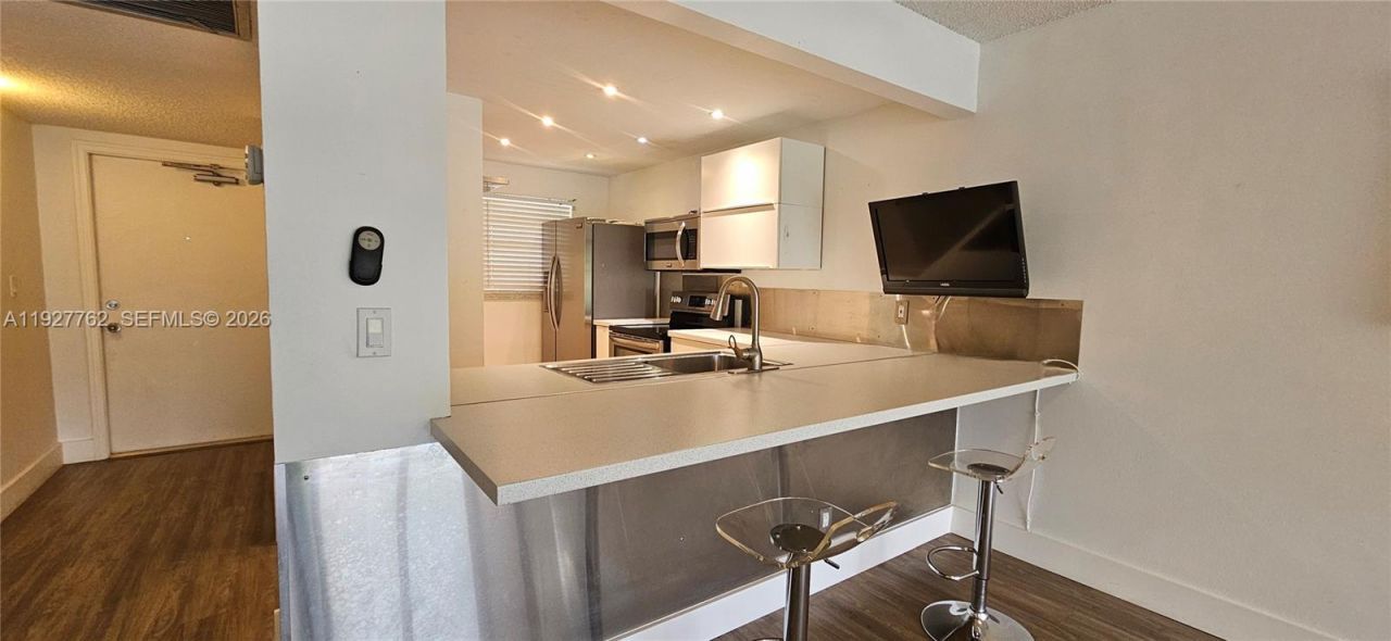 9450 Poinciana Pl, Unit 103, Davie, FL 33324 Photo