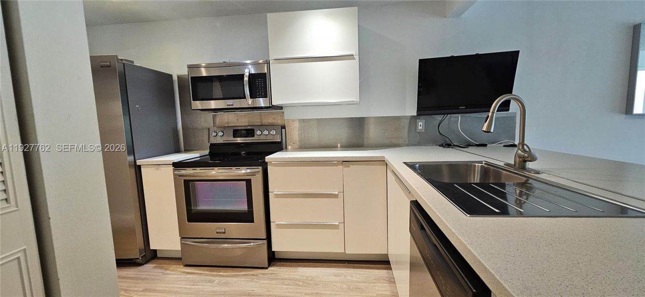 9450 Poinciana Pl, Unit 103, Davie, FL 33324 Photo