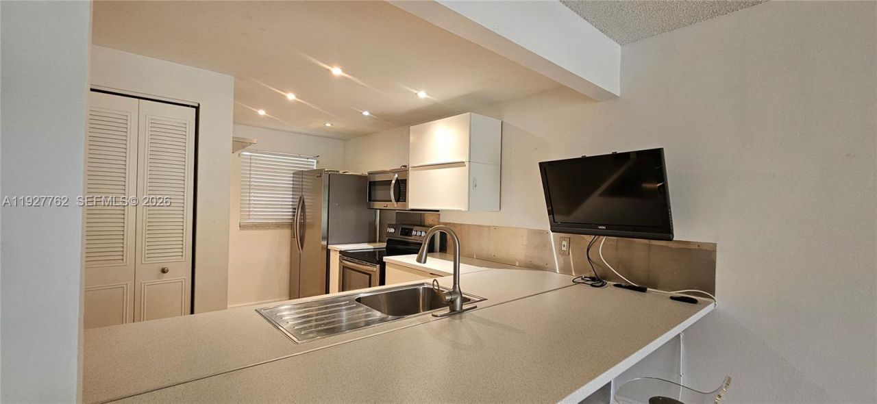 9450 Poinciana Pl, Unit 103, Davie, FL 33324 Photo