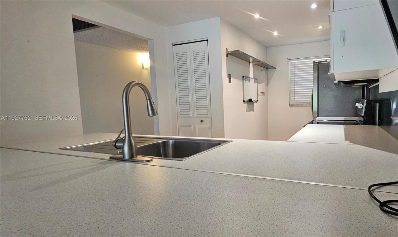 9450 Poinciana Pl, Unit 103, Davie, FL 33324 Photo