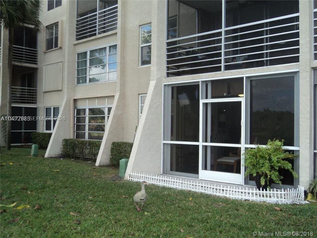 9450 Poinciana Pl, Unit 103, Davie, FL 33324 Photo