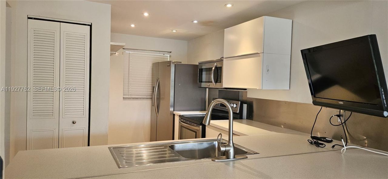 9450 Poinciana Pl, Unit 103, Davie, FL 33324 Photo