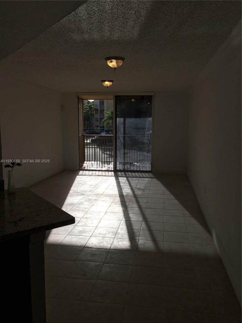 8255 Lake Dr , Unit 206, Doral, FL 33166 Photo