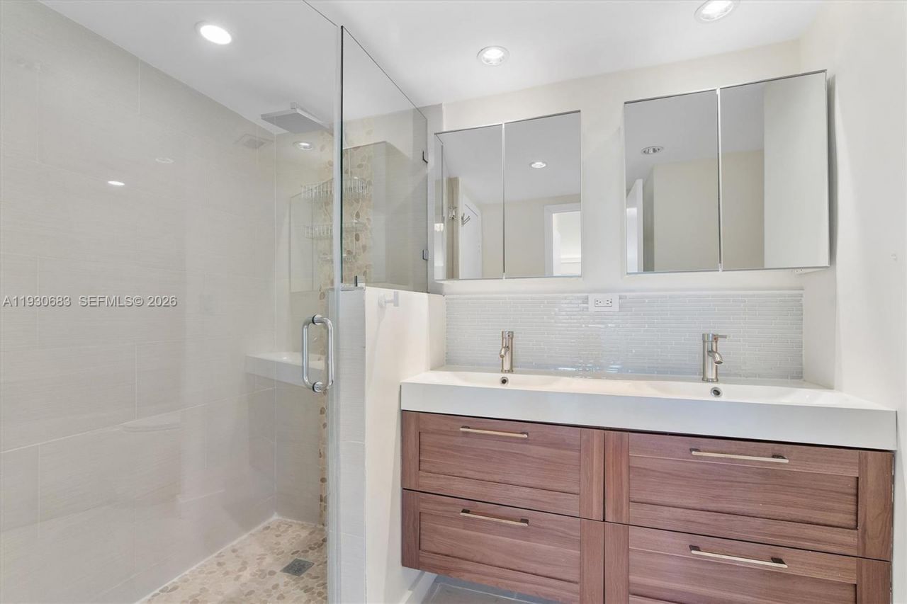 10101 E Bay Harbor Dr, Unit 206, Bay Harbor Islands, FL 33154 Photo