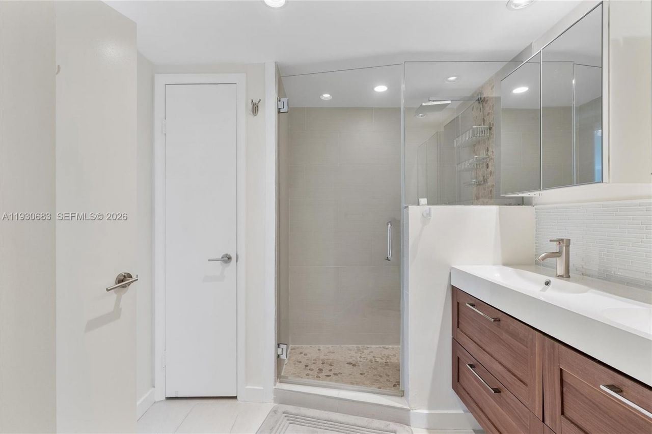 10101 E Bay Harbor Dr, Unit 206, Bay Harbor Islands, FL 33154 Photo