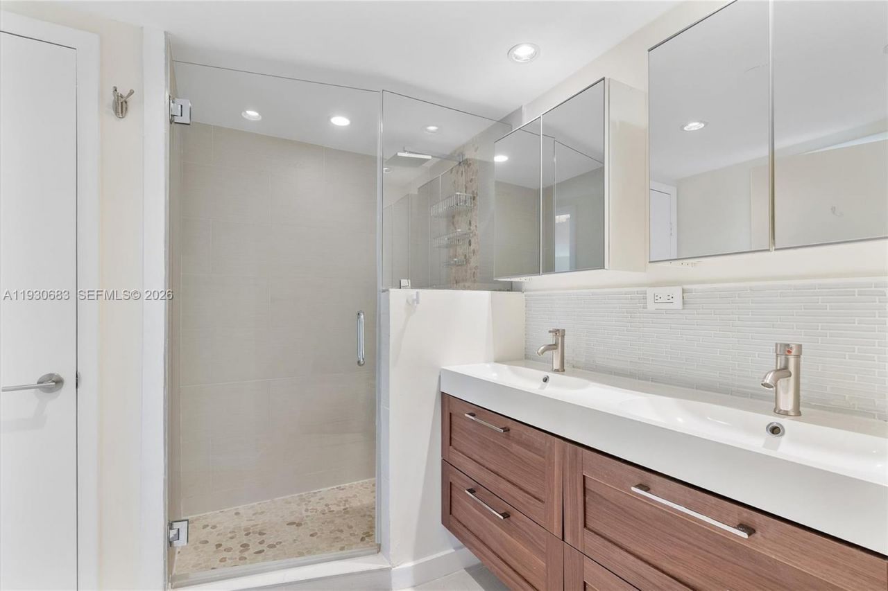 10101 E Bay Harbor Dr, Unit 206, Bay Harbor Islands, FL 33154 Photo