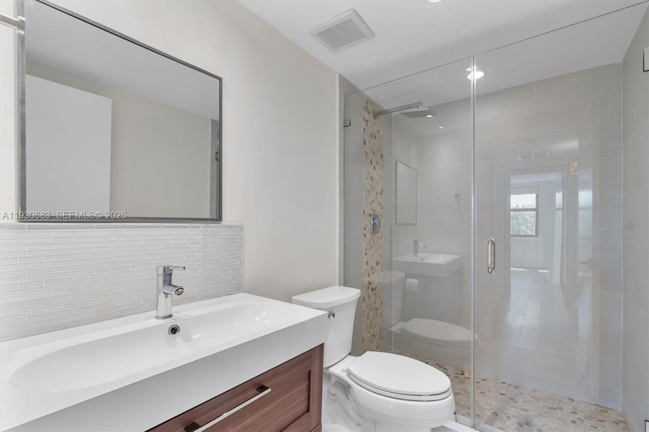 10101 E Bay Harbor Dr, Unit 206, Bay Harbor Islands, FL 33154 Photo