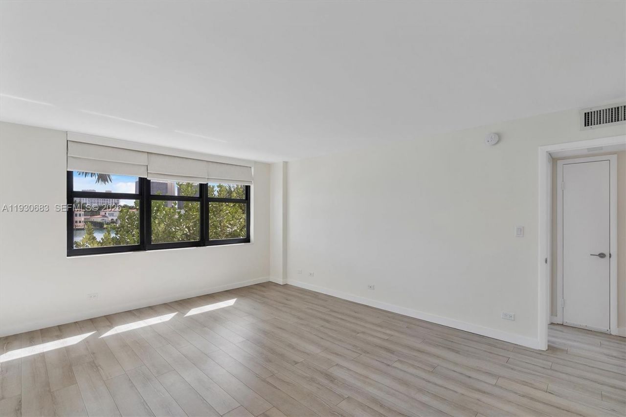 10101 E Bay Harbor Dr, Unit 206, Bay Harbor Islands, FL 33154 Photo