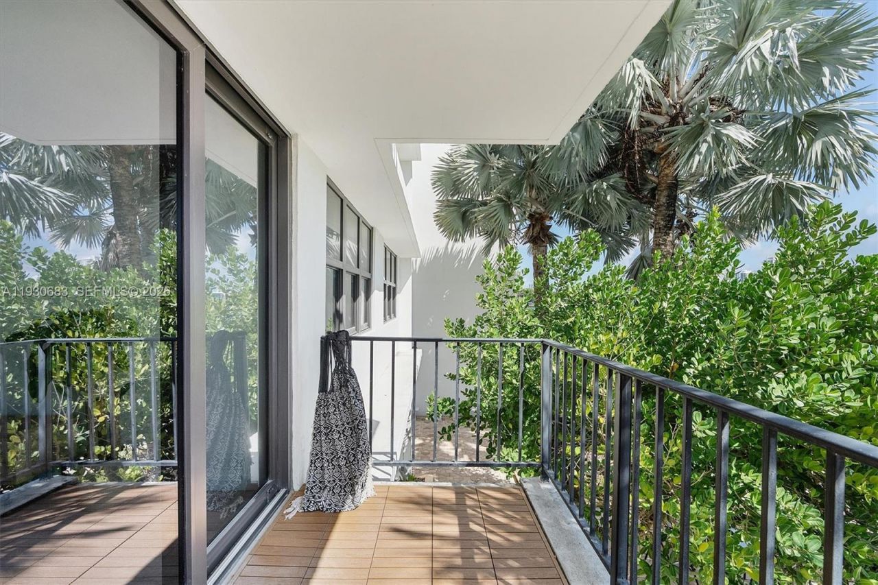 10101 E Bay Harbor Dr, Unit 206, Bay Harbor Islands, FL 33154 Photo