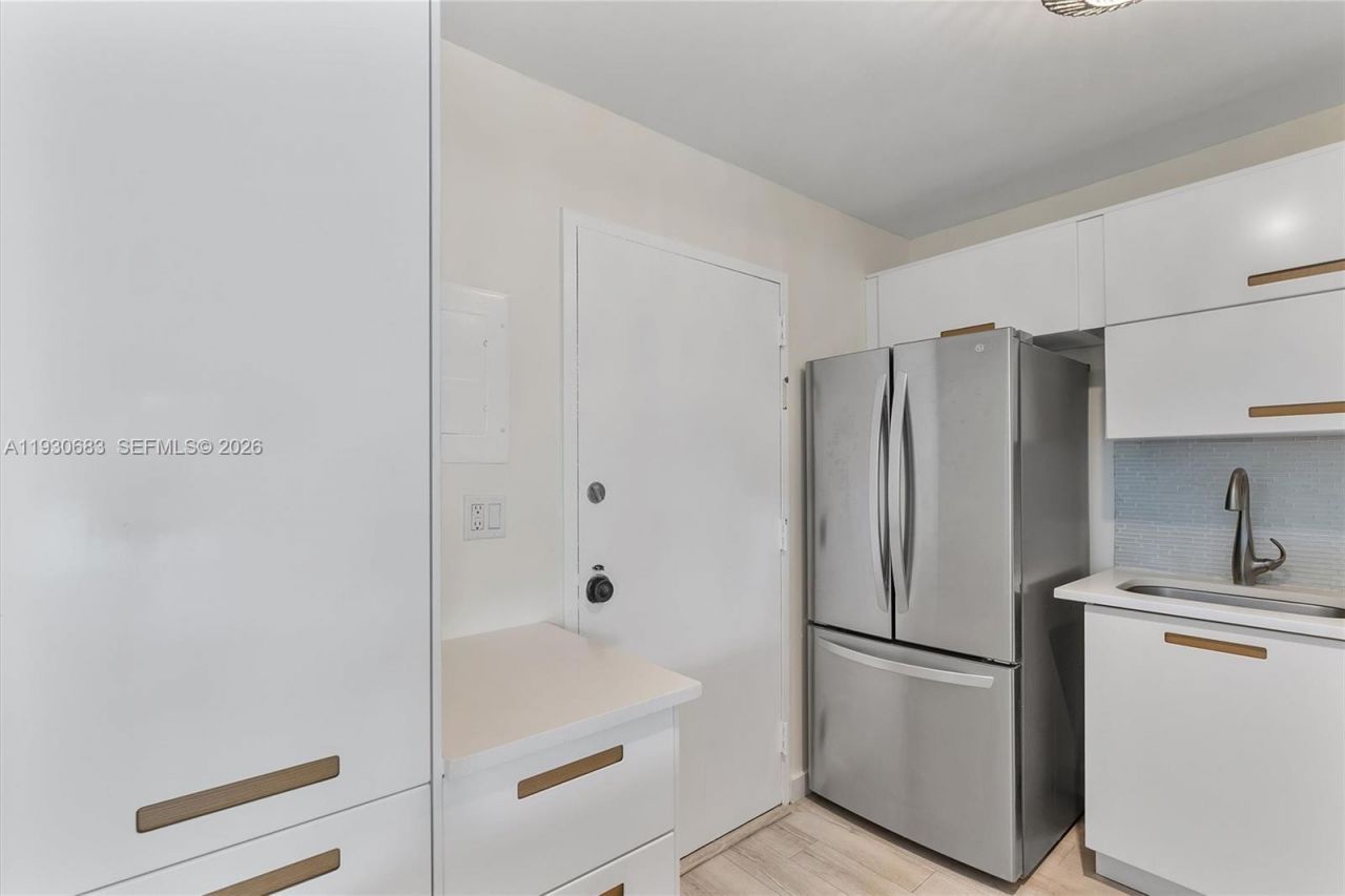 10101 E Bay Harbor Dr, Unit 206, Bay Harbor Islands, FL 33154 Photo