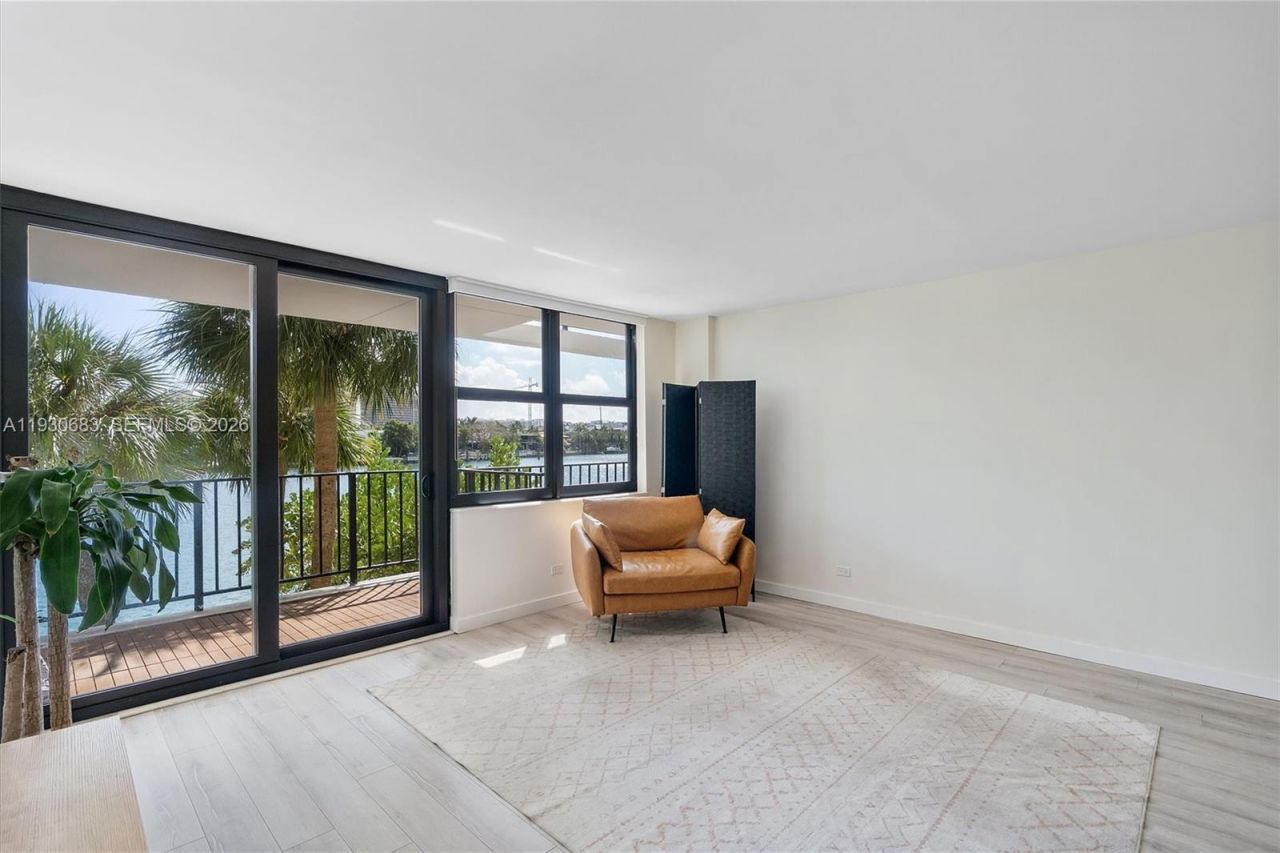 10101 E Bay Harbor Dr, Unit 206, Bay Harbor Islands, FL 33154 Photo