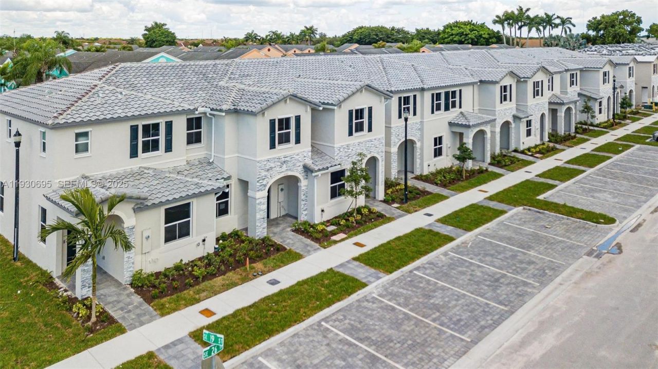 1870 SE 26th Ter, Homestead, FL 33035 Photo