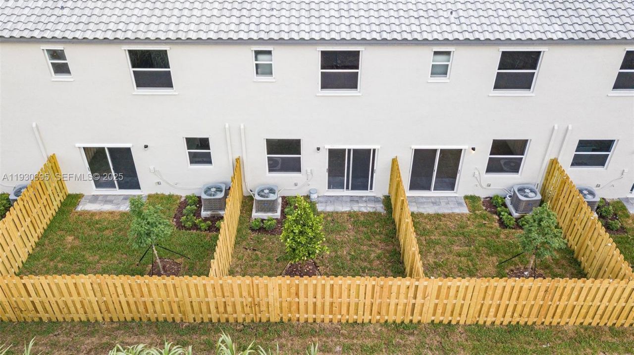 1870 SE 26th Ter, Homestead, FL 33035 Photo