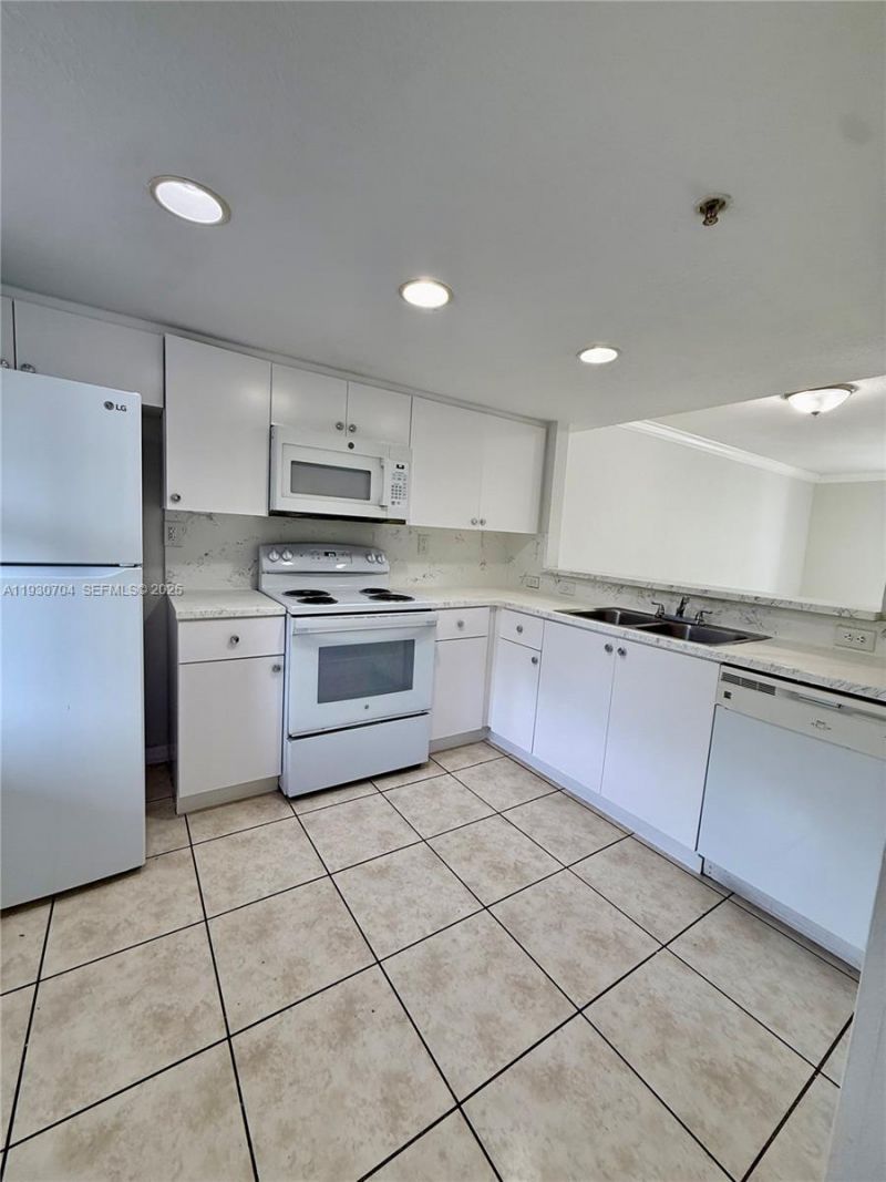 8851 NW 112th Ave, Unit 211, Doral, FL 33178 Photo