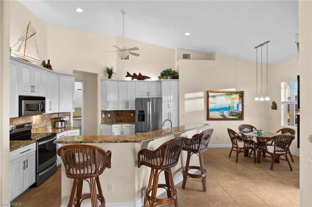 2372 Sapodilla Ln, Saint James City, FL 33956 Photo