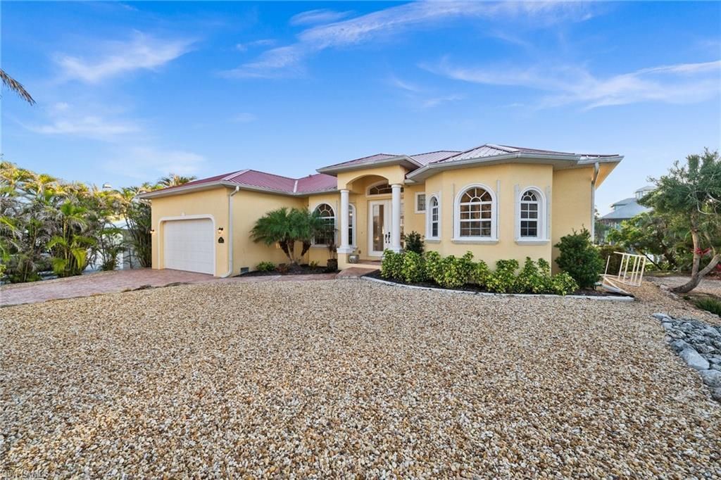 2372 Sapodilla Ln, Saint James City, FL 33956 Photo