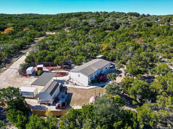 889 E 24th, Lakehills, TX 78063