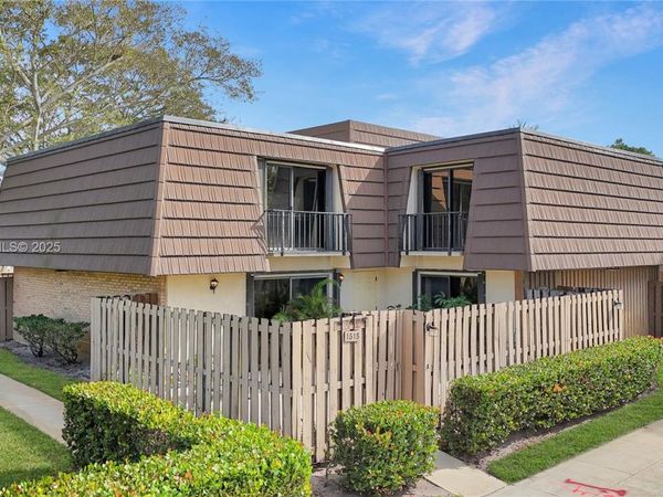 1515 15th Ct, Palm Beach Gardens, FL 33410