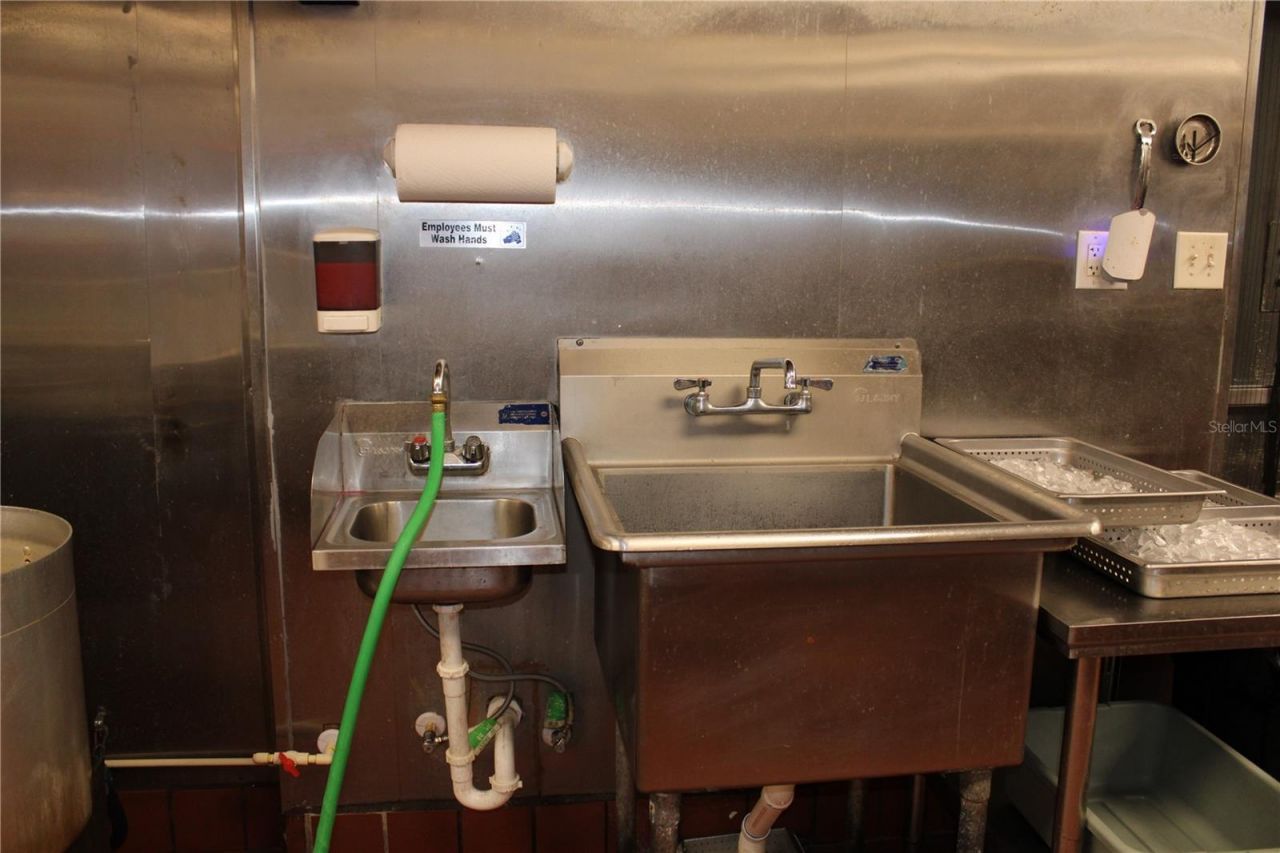 5399 Commercial Way, Spring Hill, FL 34606 Photo