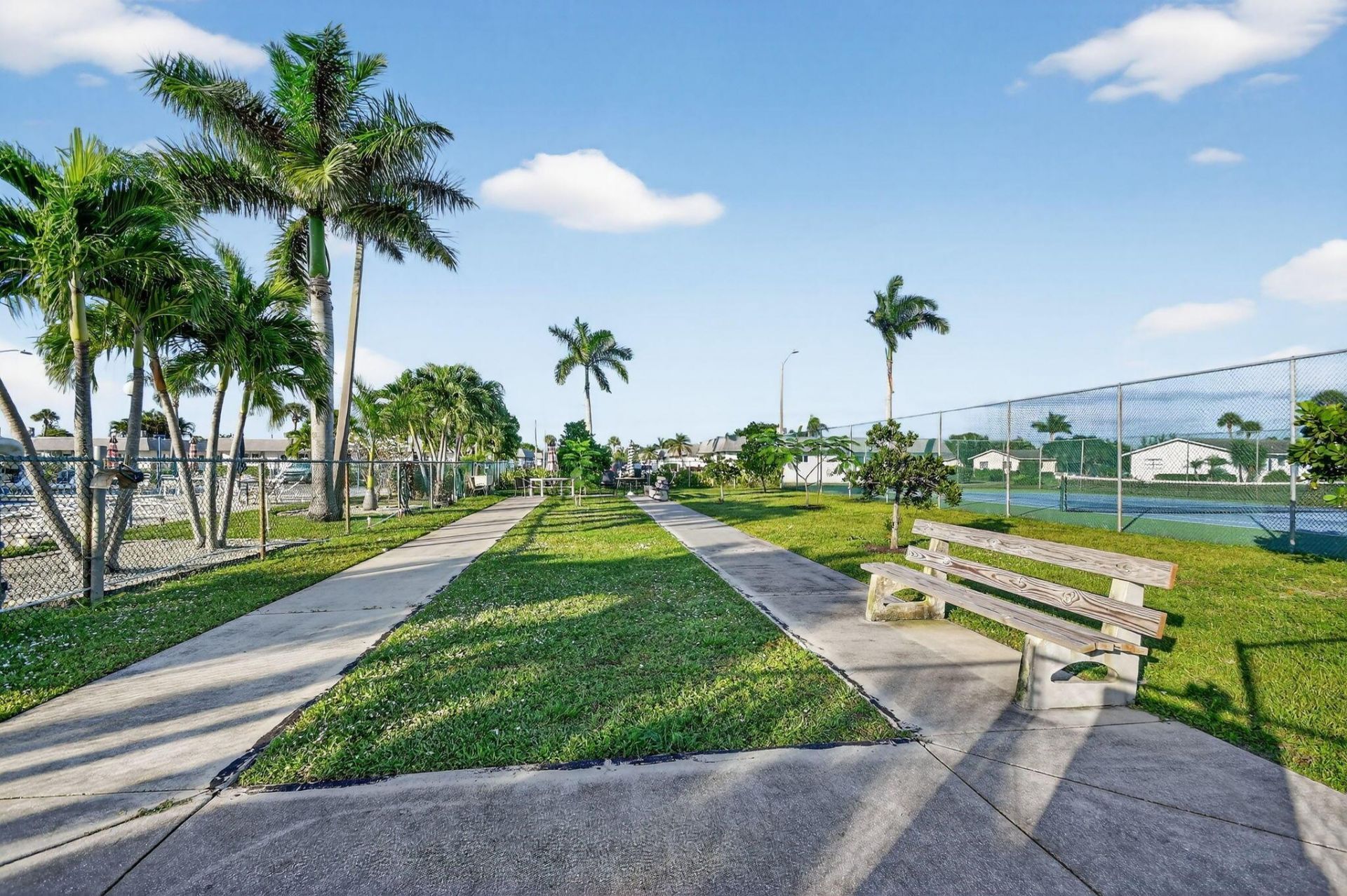 2638 Gately Drive E, Unit 90, West Palm Beach, FL 33415 Photo