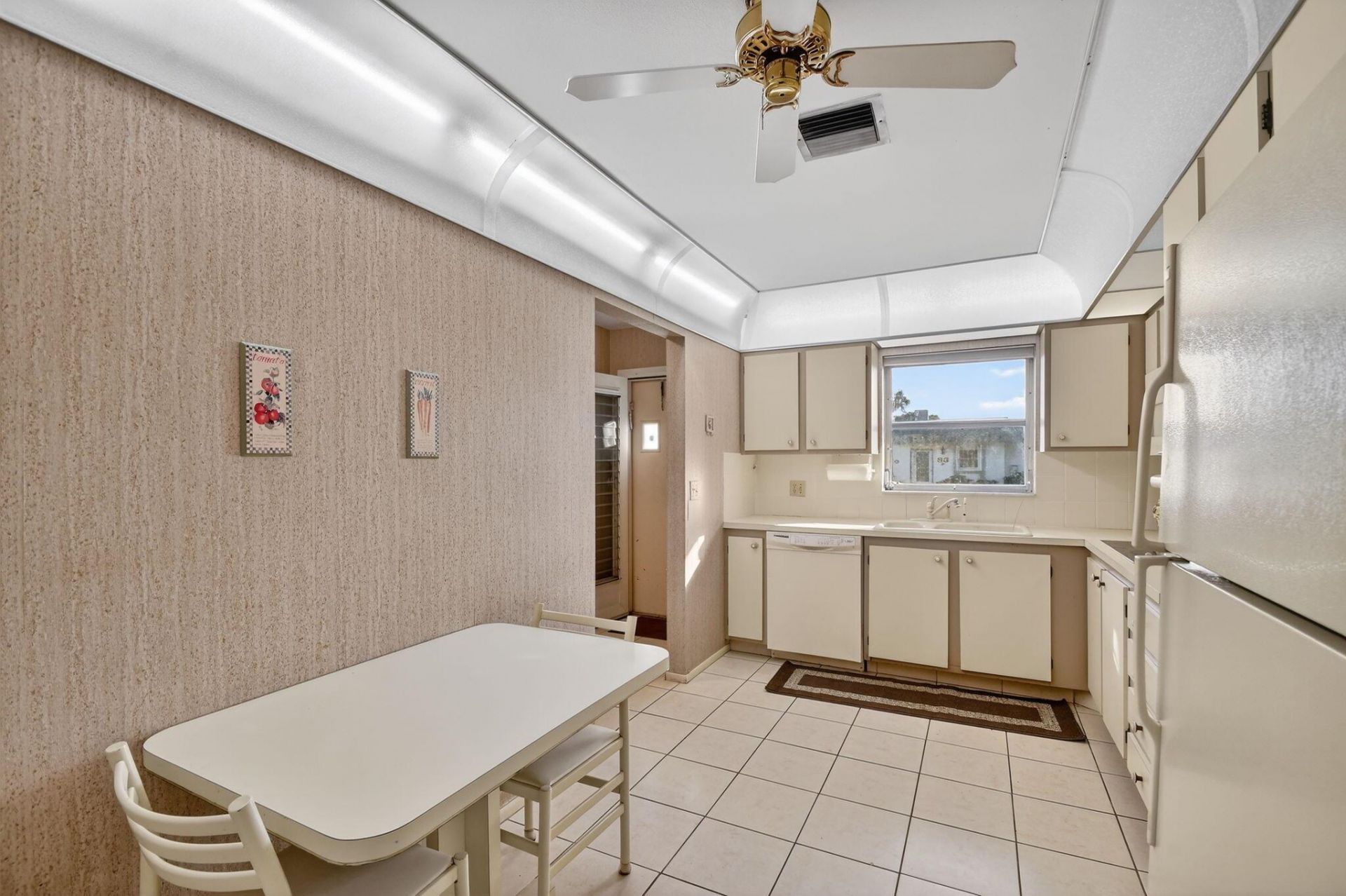 2638 Gately Drive E, Unit 90, West Palm Beach, FL 33415 Photo