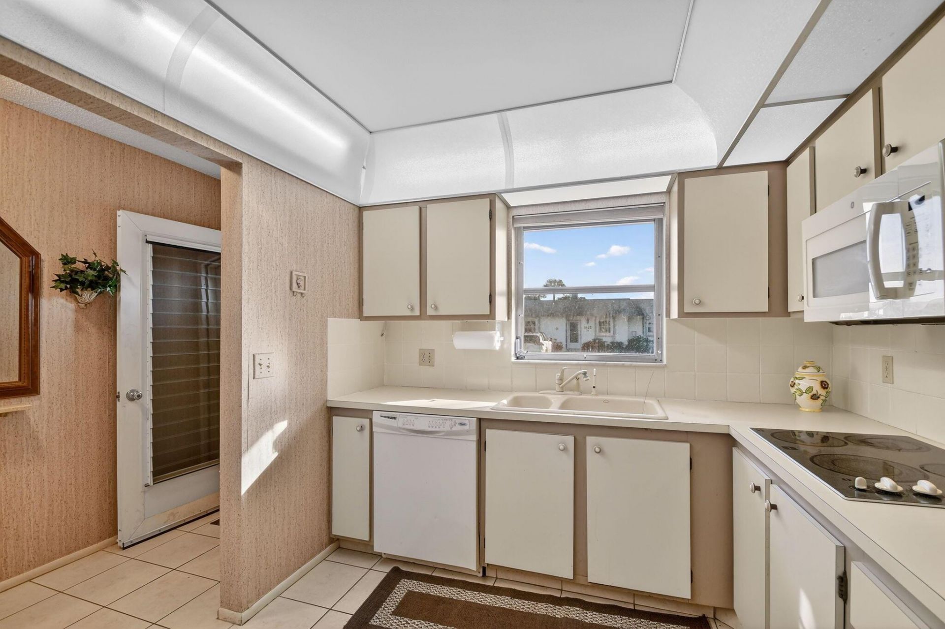 2638 Gately Drive E, Unit 90, West Palm Beach, FL 33415 Photo