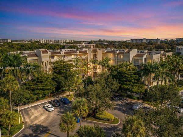3600 Oaks Clubhouse Dr , Unit 103, Pompano Beach, FL 33069