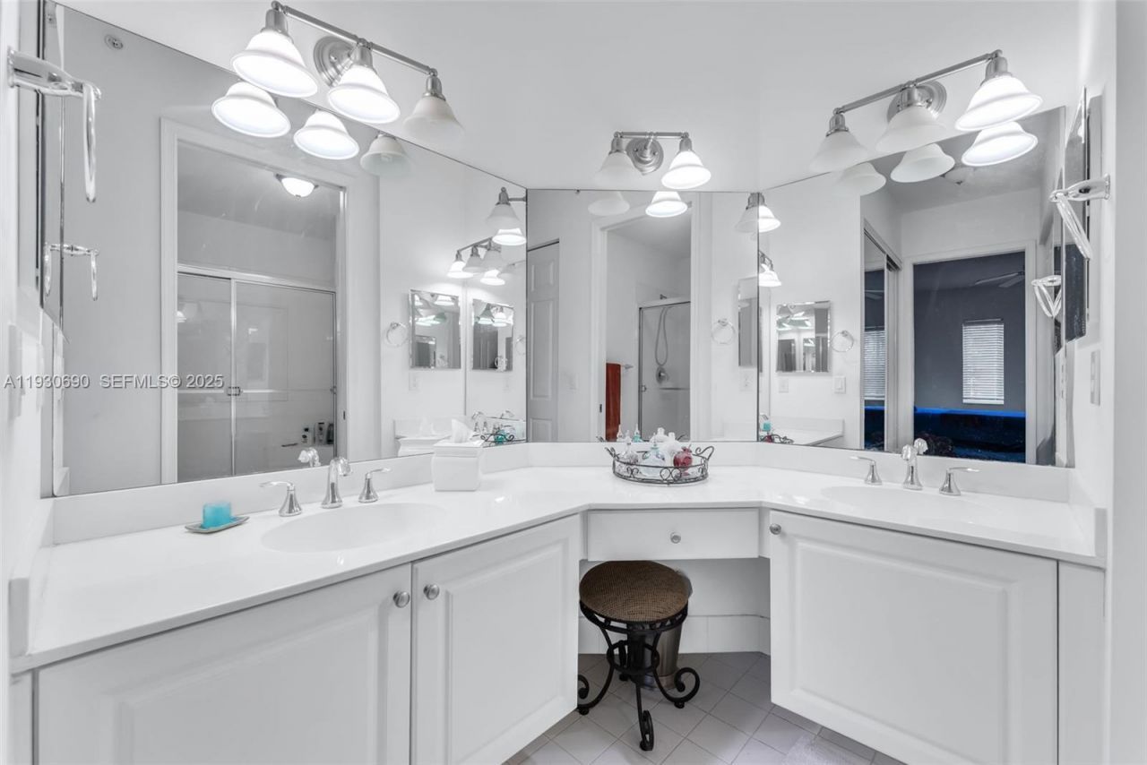 3600 Oaks Clubhouse Dr , Unit 103, Pompano Beach, FL 33069 Photo