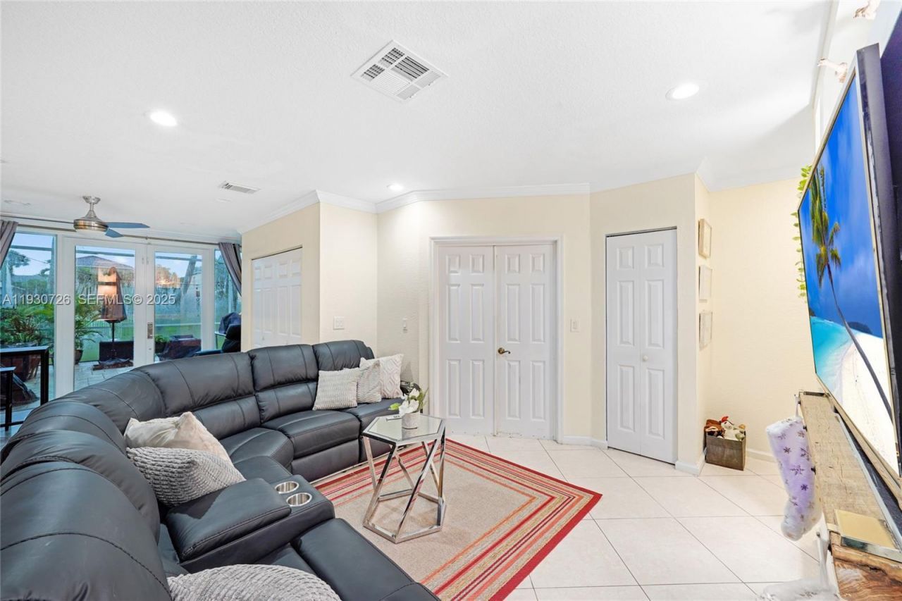 1491 NW 159th Ave, Pembroke Pines, FL 33028 Photo