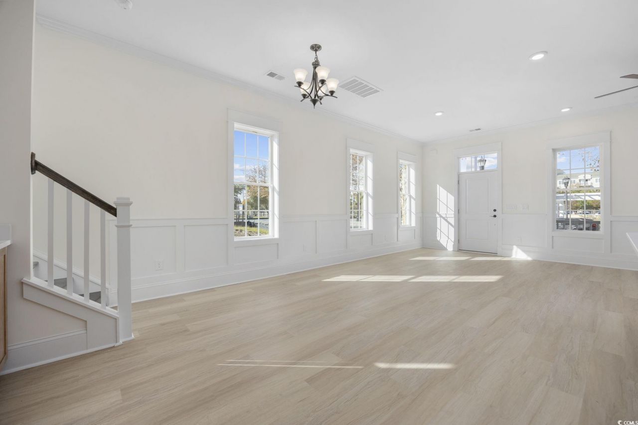 976 Farrow Pkwy. Photo 6