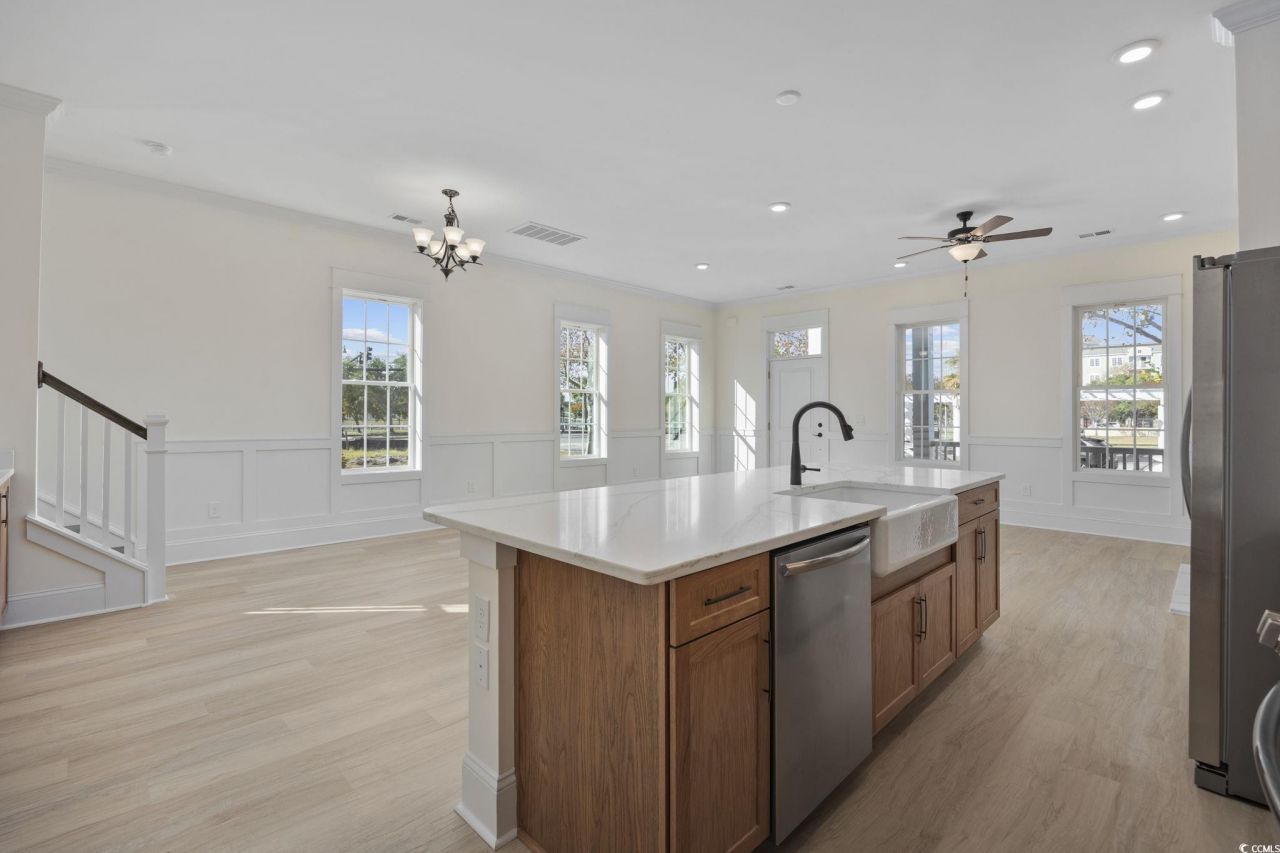 976 Farrow Pkwy. Photo 8