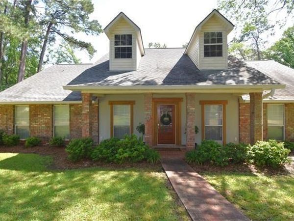 114 MYRTLEWOOD Drive, Pineville, LA 71360
