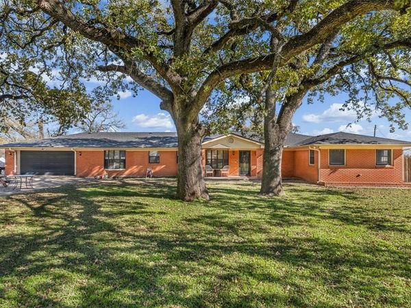 7633 S 3rd St Road, Waco, TX 76706