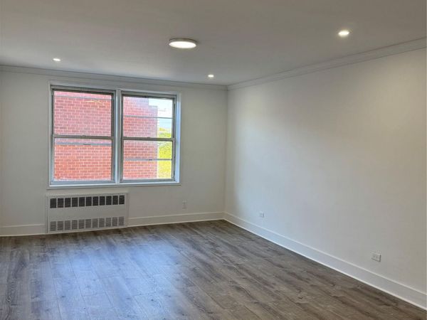 222-89 Braddock Avenue, Unit 3-E, Bellerose, NY 11428