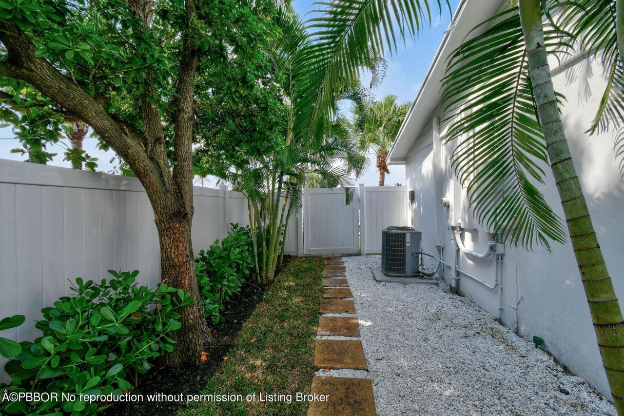 7710 W Lake Drive, Lake Clarke Shores, FL 33406 Photo