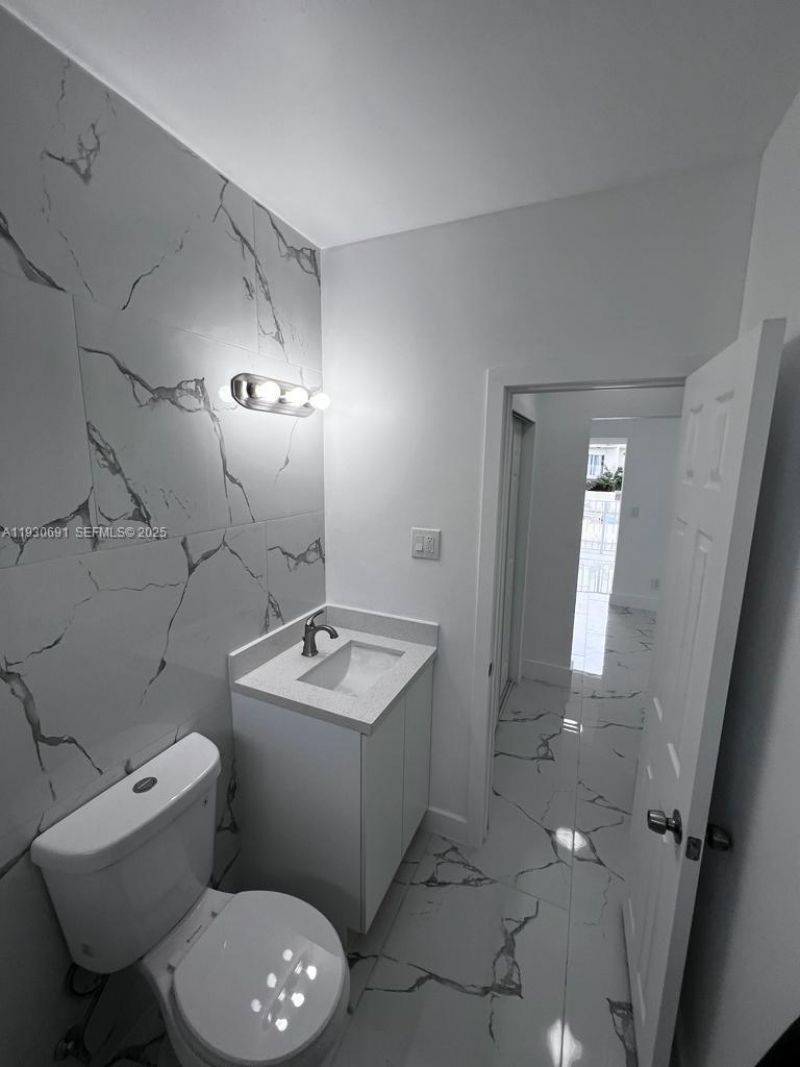 1131 SW 7th St, Unit 3, Miami, FL 33130 Photo