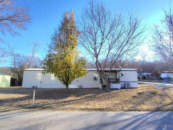 235 S Cherokee, Stilwell, OK 74960
