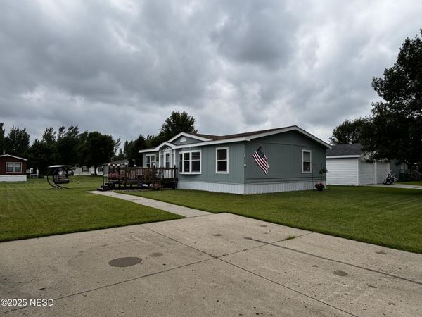 2014 11TH AVENUE SW, Watertown, SD 57201