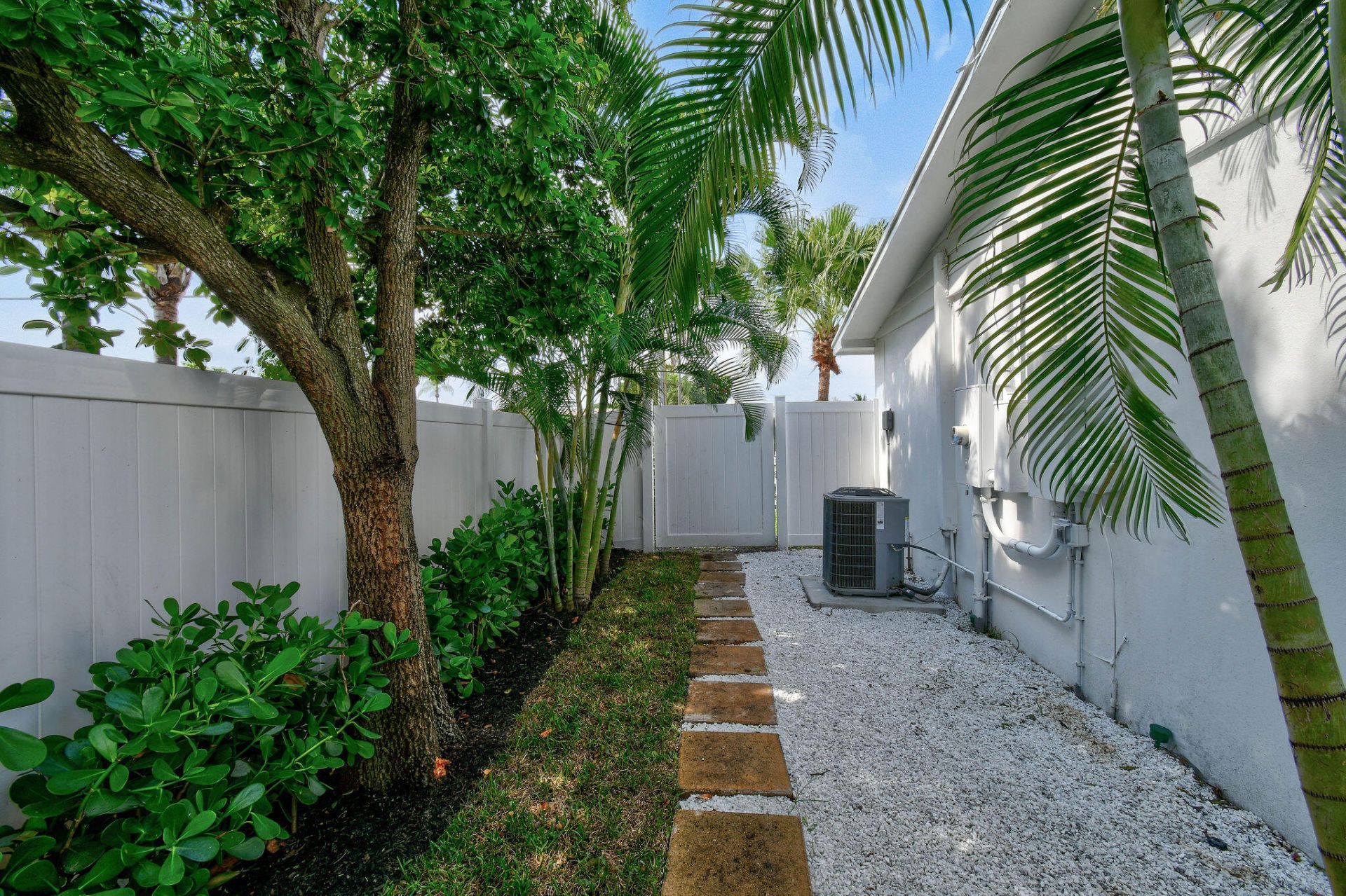 7710 W Lake Drive, Lake Clarke Shores, FL 33406 Photo