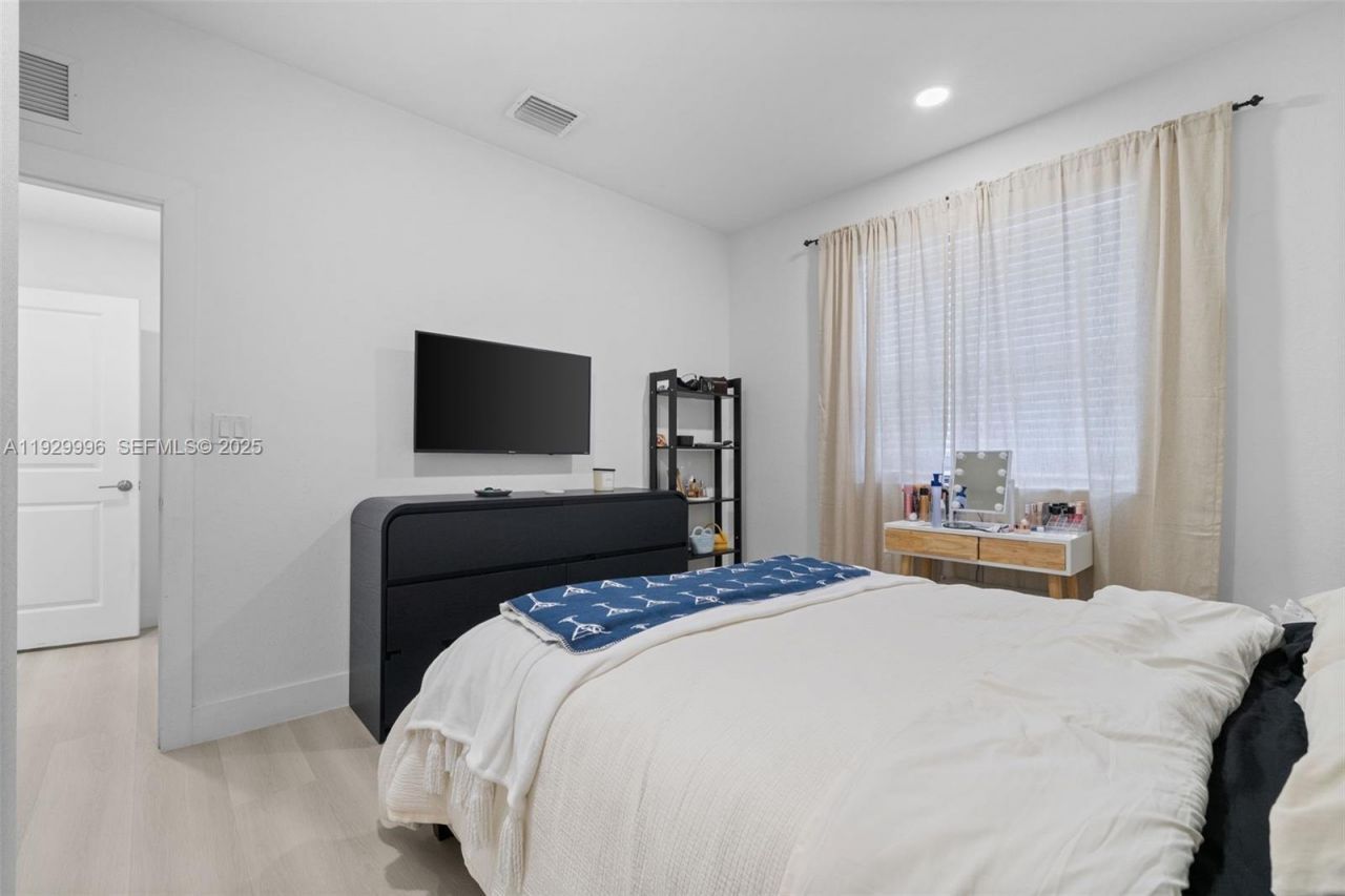 1387 SE 26th Ter, Homestead, FL 33035 Photo