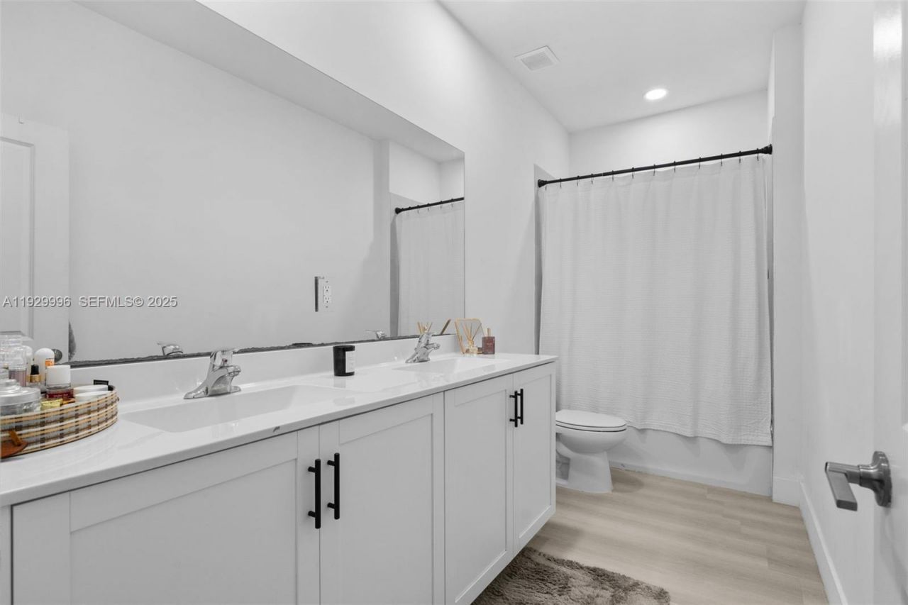 1387 SE 26th Ter, Homestead, FL 33035 Photo