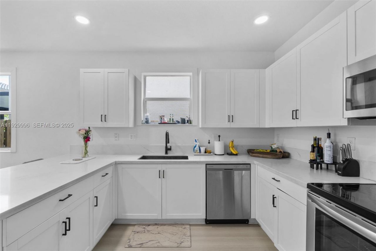 1387 SE 26th Ter, Homestead, FL 33035 Photo