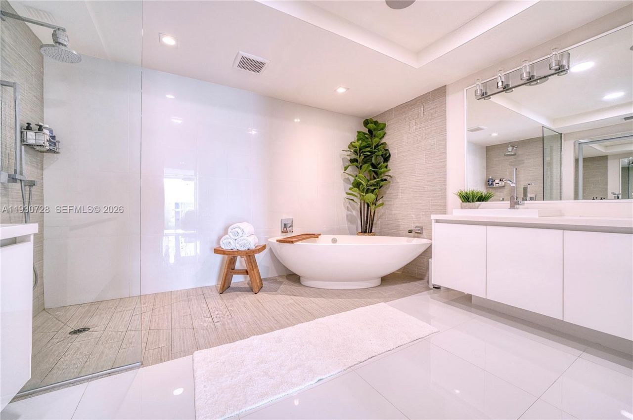 300 Sunny Isles Blvd, Unit 4-1701, Sunny Isles Beach, FL 33160 Photo