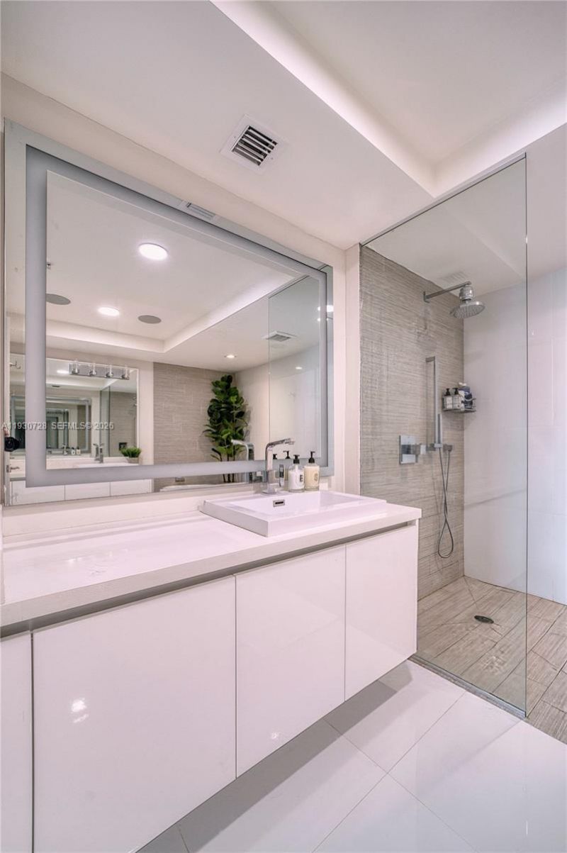300 Sunny Isles Blvd, Unit 4-1701, Sunny Isles Beach, FL 33160 Photo